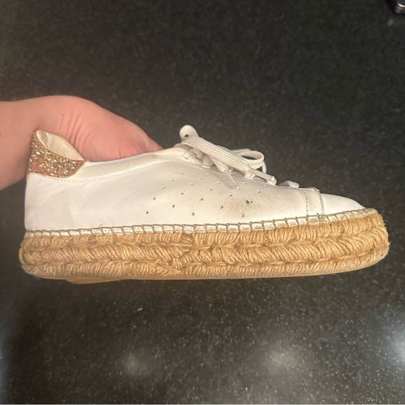 White and Purple Low-Top Sneakers with Textured Design - Picture 6 of 9